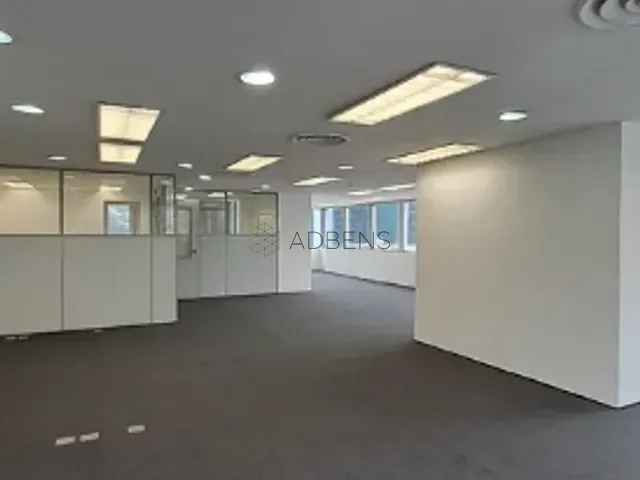 Conjunto comercial à venda ou para alugar, no bairro Bela Vista em São Paulo