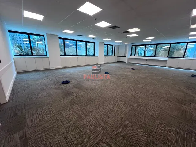 Conjunto comercial para alugar, no bairro Cerqueira César em São Paulo