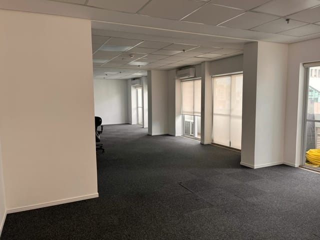Conjunto comercial com 100m², para alugar, no bairro Vila Olímpia em São Paulo