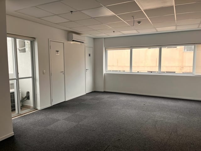 Conjunto comercial com 100m², para alugar, no bairro Vila Olímpia em São Paulo