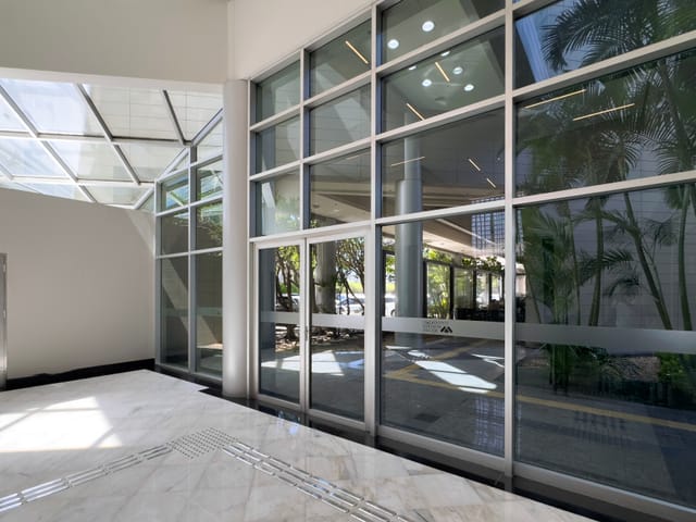 Conjunto comercial para alugar, no bairro Vila Cordeiro em São Paulo