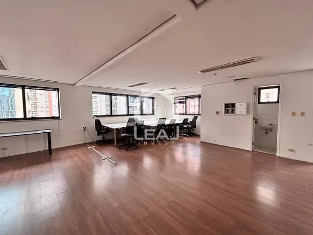 Conjunto comercial com 109m², à venda, no bairro Vila Olímpia em São Paulo