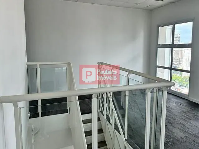 Conjunto comercial com 160m², para alugar, no bairro Vila Cordeiro em São Paulo