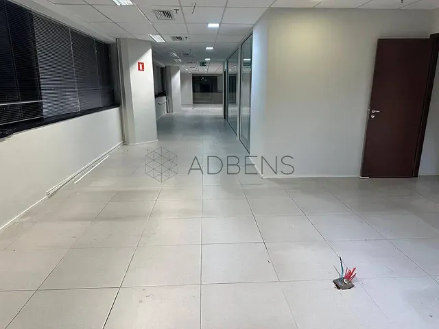 Conjunto comercial à venda ou para alugar, no bairro Bela Vista em São Paulo