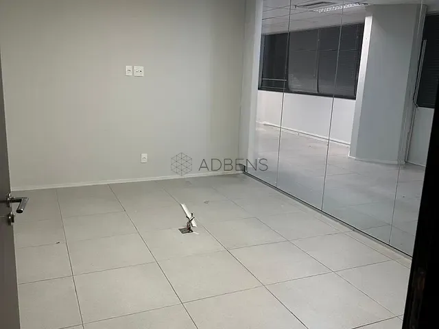 Conjunto comercial à venda ou para alugar, no bairro Bela Vista em São Paulo