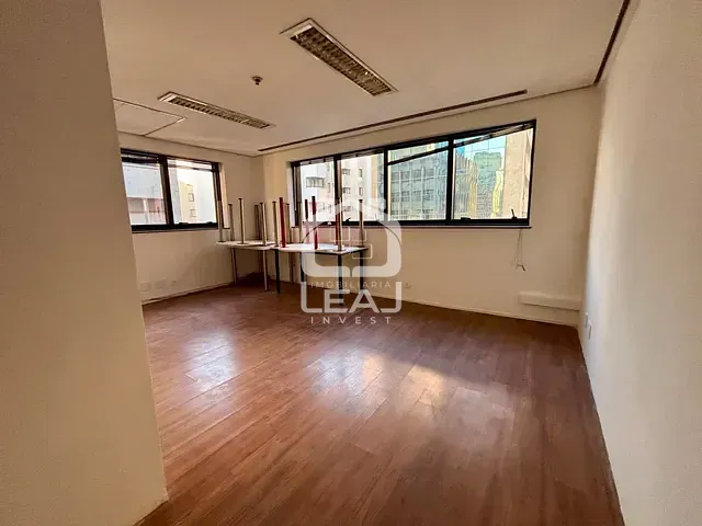 Conjunto comercial com 35m², à venda ou para alugar, no bairro Vila Olímpia em São Paulo