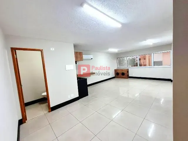 Conjunto comercial com 40m², à venda ou para alugar, no bairro Vila Andrade em São Paulo