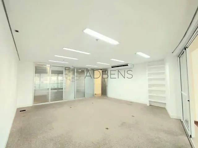 Conjunto comercial à venda ou para alugar, no bairro Cerqueira César em São Paulo