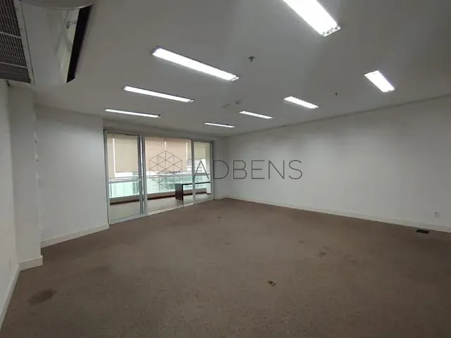 Conjunto comercial à venda ou para alugar, no bairro Cerqueira César em São Paulo