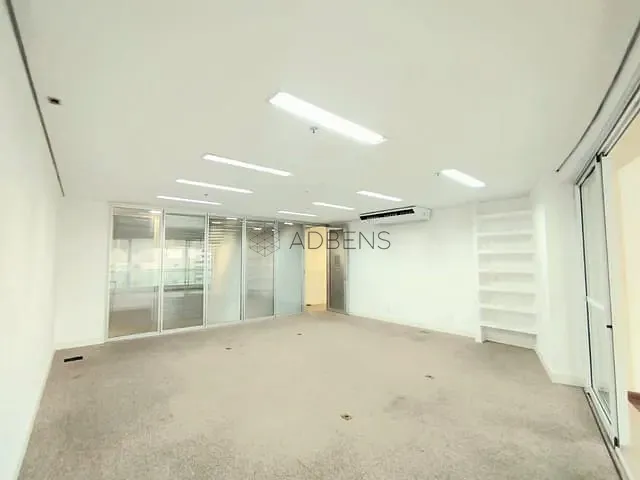 Conjunto comercial à venda ou para alugar, no bairro Cerqueira César em São Paulo
