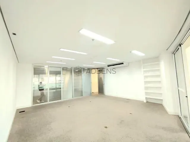 Conjunto comercial à venda ou para alugar, no bairro Cerqueira César em São Paulo