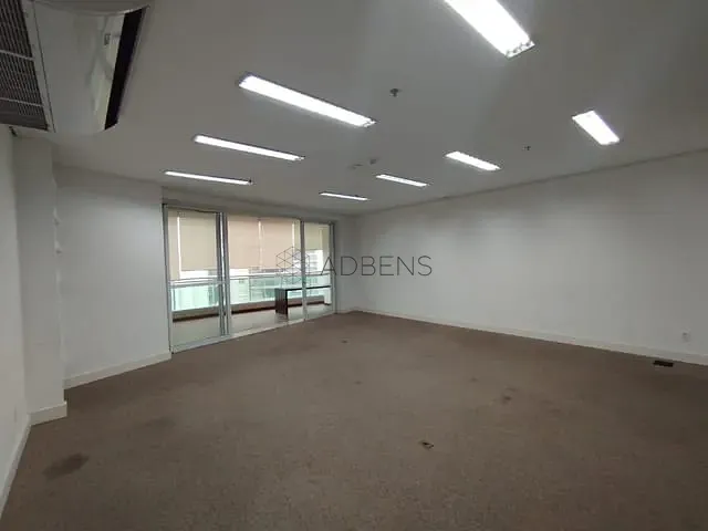 Conjunto comercial à venda ou para alugar, no bairro Cerqueira César em São Paulo