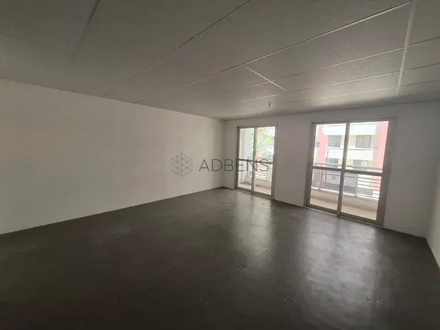Conjunto comercial à venda, no bairro Cerqueira César em São Paulo