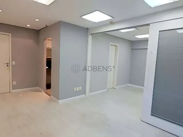Conjunto comercial para alugar, no bairro Vila Hamburguesa - Parque Villa Lobos  em Avenida Queiroz Filho
