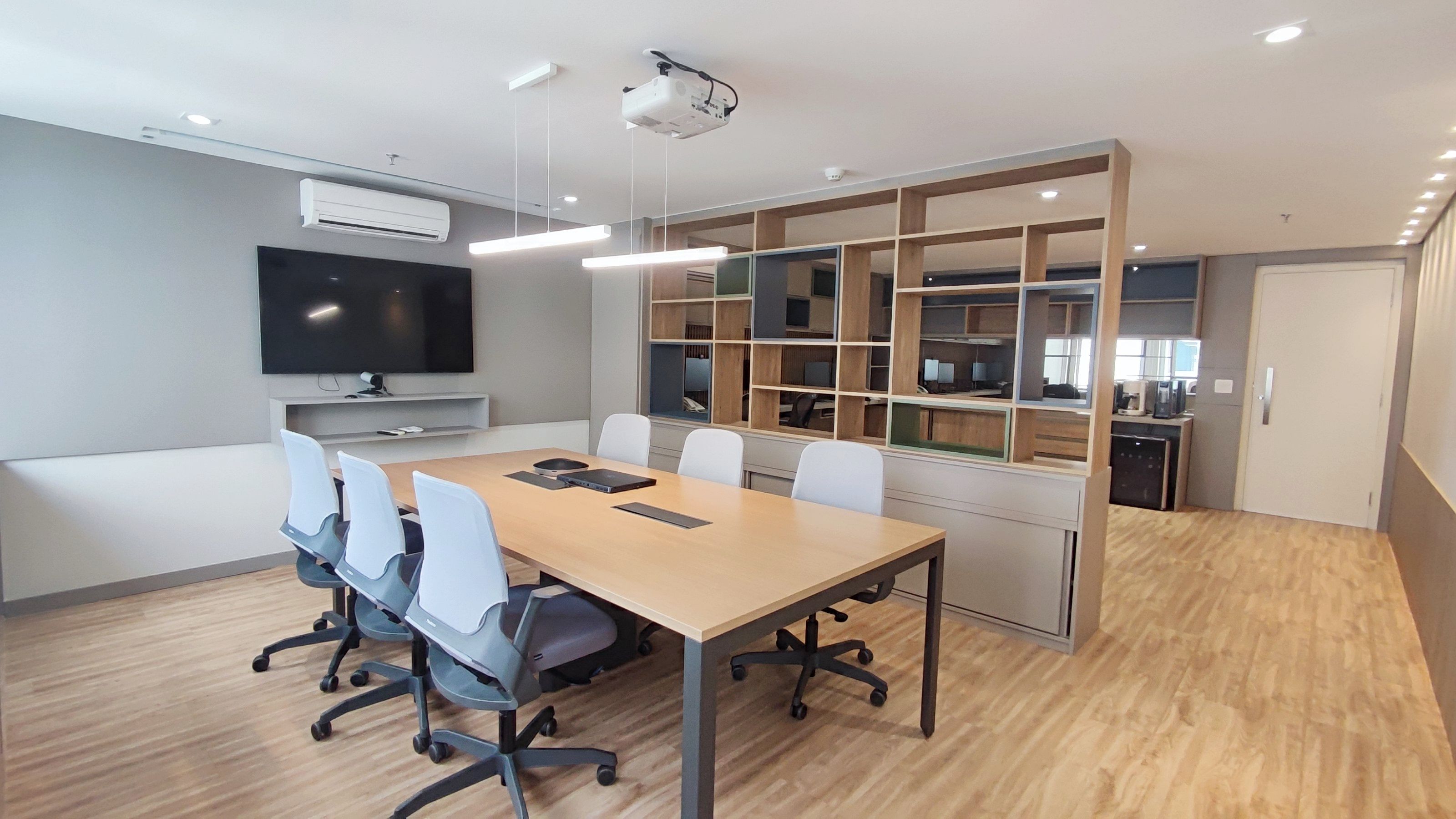 Conjunto mobiliado para locação, 47 m², Escritórios Europa