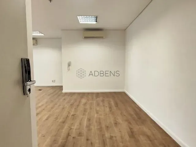 Conjunto comercial com 50m², para alugar, no bairro Alphaville Centro Industrial e Empresarial/Alphaville. em Barueri