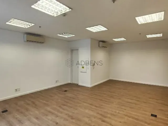 Conjunto comercial com 50m², para alugar, no bairro Alphaville Centro Industrial e Empresarial/Alphaville. em Barueri