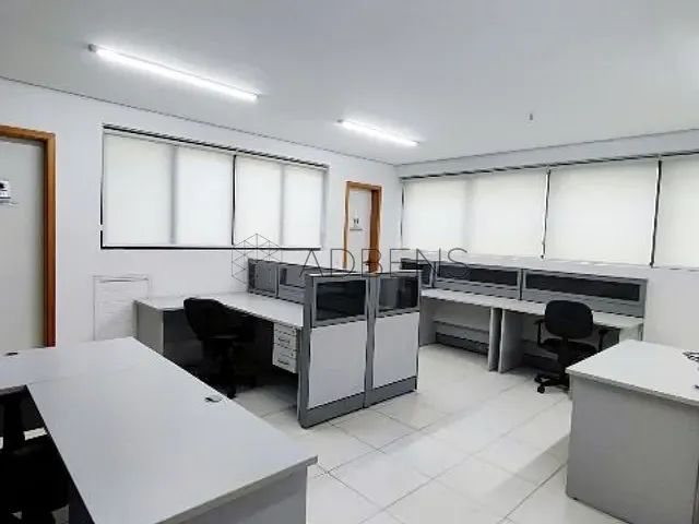 Conjunto comercial à venda ou para alugar, no bairro Vila Uberabinha em São Paulo