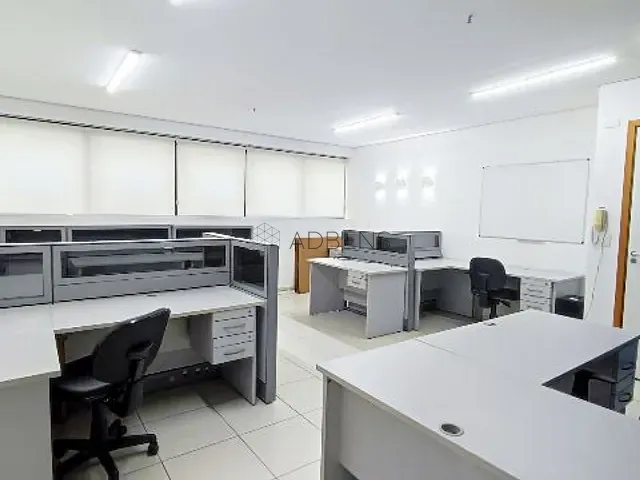 Conjunto comercial à venda ou para alugar, no bairro Vila Uberabinha em São Paulo