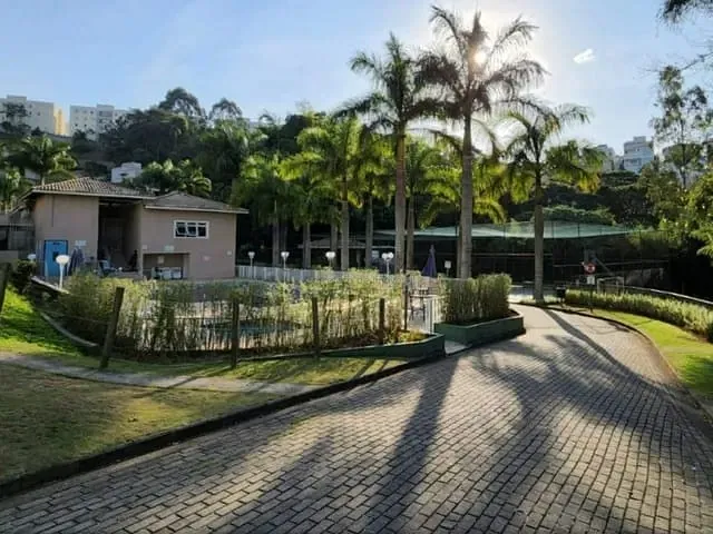 Terreno com 501m², à venda, no bairro Jardim Caiapiá em Cotia