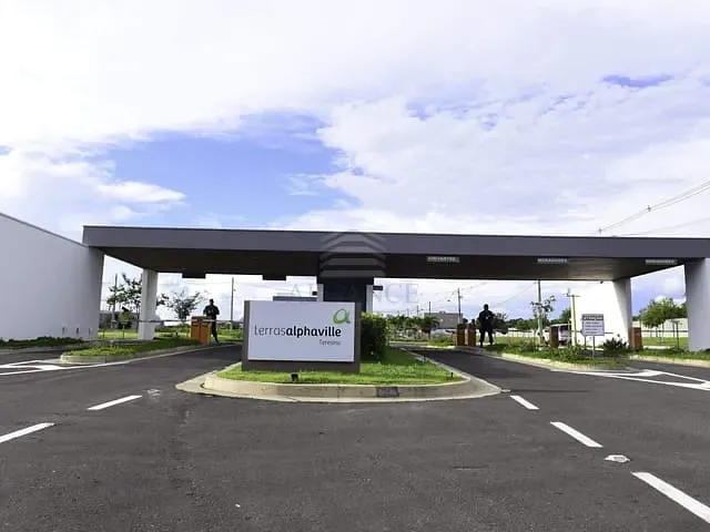 Terreno com 300m², à venda, no bairro Uruguai em Teresina