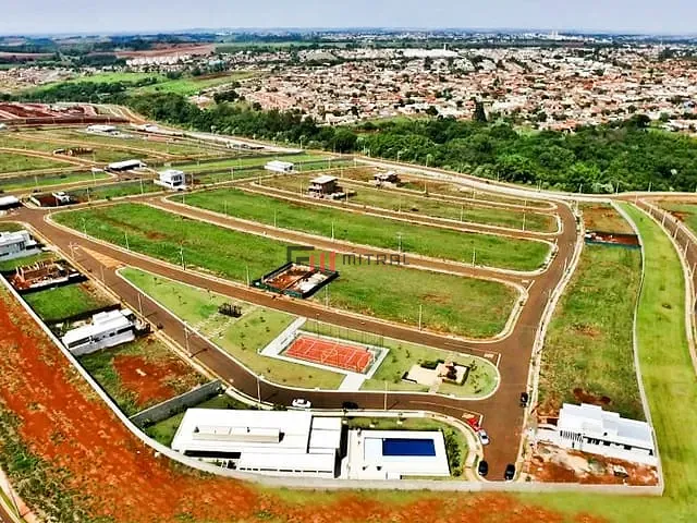 Sobrado com 263m² 3 quartos e 5 banheiros, para alugar, no bairro Gleba Simon Frazer em Londrina