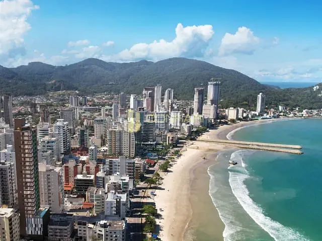 Apartamento com 200m² 4 quartos e 5 banheiros, à venda, no bairro Centro em Itapema