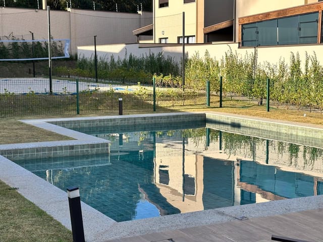 Casa 3 quartos e 1 banheiro, à venda ou para alugar, no bairro Parque Primavera em Poços de Caldas