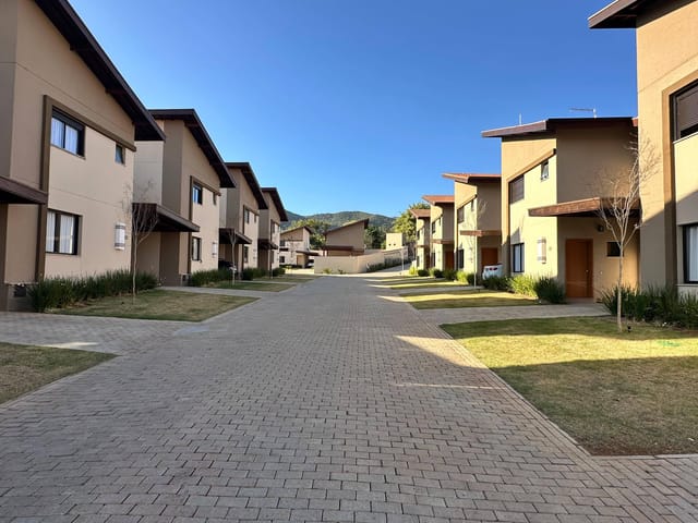 Casa 3 quartos e 1 banheiro, à venda ou para alugar, no bairro Parque Primavera em Poços de Caldas