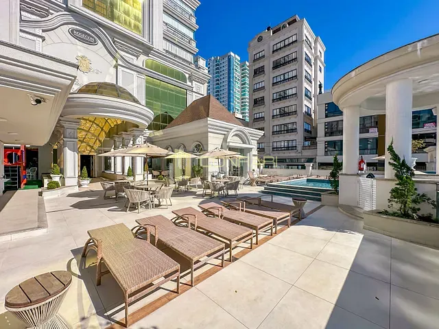 Apartamento com 348m² 4 quartos e 4 banheiros, à venda, no bairro Meia Praia em Itapema