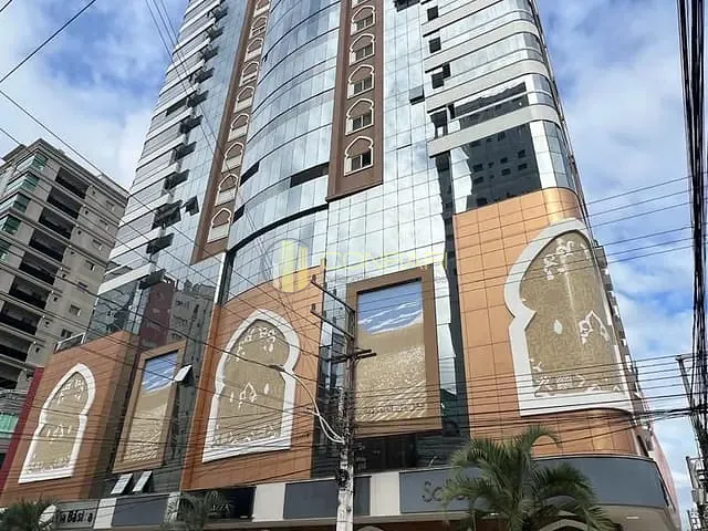 Apartamento com 230m² 4 quartos e 5 banheiros, à venda, no bairro Meia Praia em Itapema