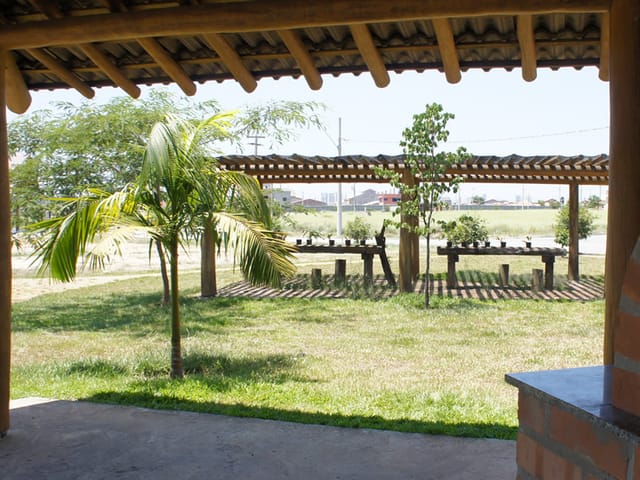 Casa com 300m² 3 quartos e 4 banheiros, à venda ou para alugar, no bairro Condomínio Residencial Tecoara em Taubaté