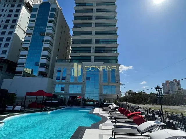 Apartamento com 230m² 4 quartos e 5 banheiros, à venda, no bairro Meia Praia em Itapema