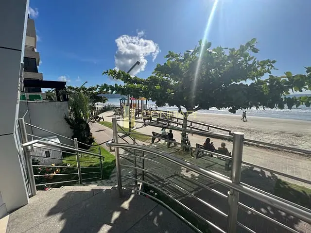 Apartamento com 300m² 4 quartos e 5 banheiros, à venda, no bairro Meia Praia em Itapema