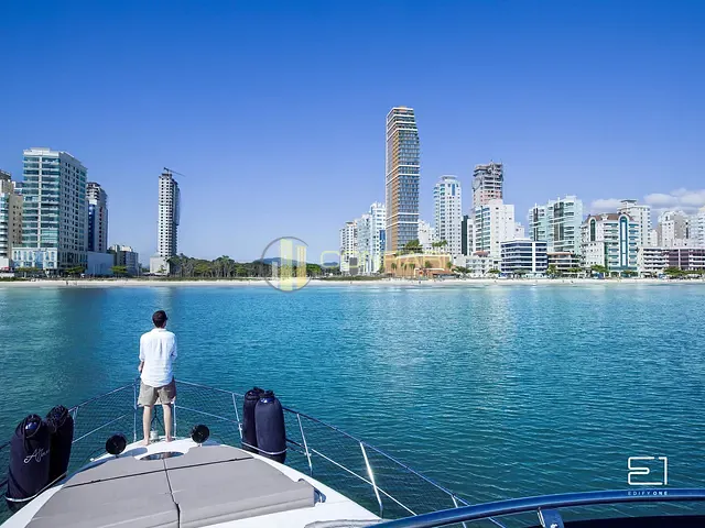 Apartamento com 315m² 4 quartos e 4 banheiros, à venda, no bairro Meia Praia em Itapema
