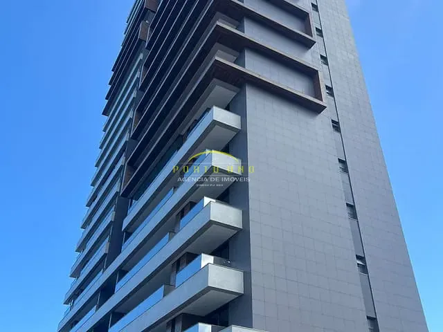 Apartamento com 210m² 4 quartos e 5 banheiros, à venda, no bairro Barra em Salvador