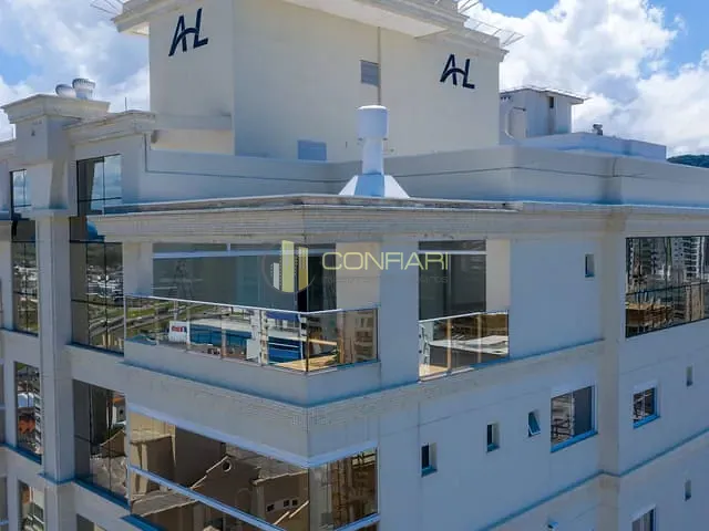 Apartamento com 200m² 4 quartos e 5 banheiros, à venda, no bairro Meia Praia em Itapema