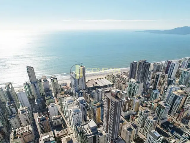 Apartamento com 196m² 4 quartos e 5 banheiros, à venda, no bairro Meia Praia em Itapema