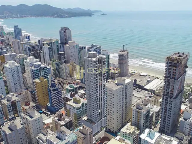 Apartamento com 296m² 4 quartos e 5 banheiros, à venda, no bairro Meia Praia em Itapema