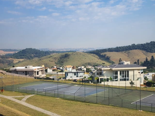 Terreno com 675m², à venda, no bairro Santa Cândida em Vinhedo