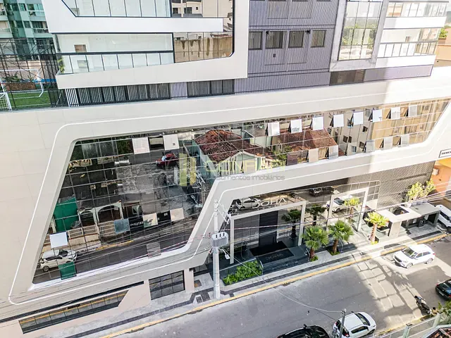 Apartamento com 230m² 4 quartos e 5 banheiros, à venda, no bairro Meia Praia em Itapema