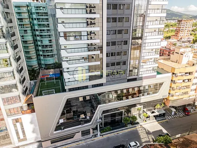 Apartamento com 230m² 4 quartos e 5 banheiros, à venda, no bairro Meia Praia em Itapema