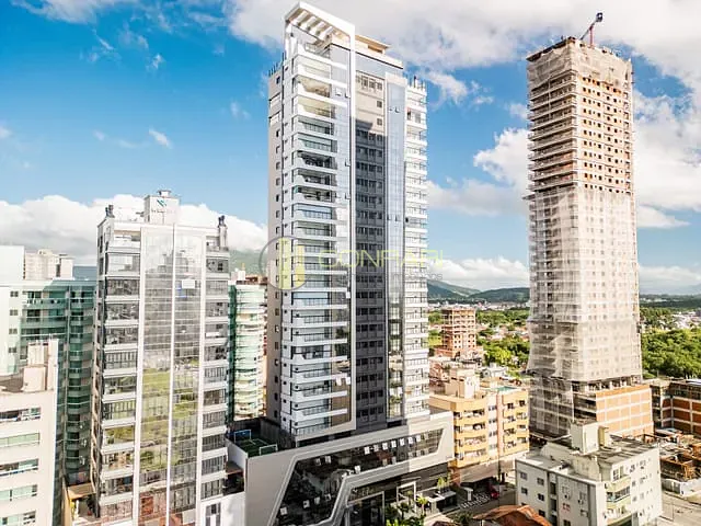Apartamento com 230m² 4 quartos e 5 banheiros, à venda, no bairro Meia Praia em Itapema