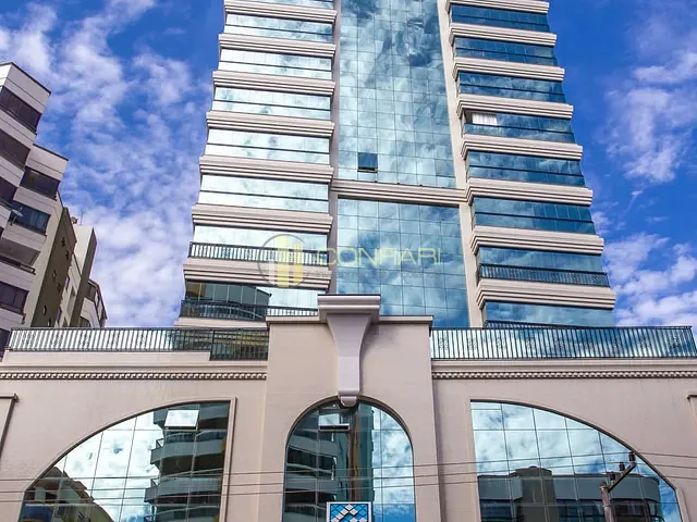 Apartamento com 260m² 4 quartos e 5 banheiros, à venda, no bairro Meia Praia em Itapema