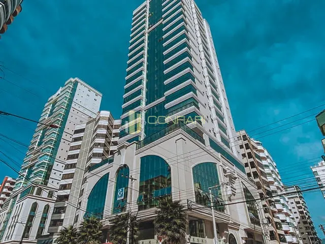 Apartamento com 260m² 4 quartos e 5 banheiros, à venda, no bairro Meia Praia em Itapema