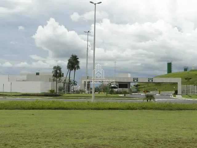 Terreno com 668m², à venda, no bairro Parque Amperco em Cuiabá