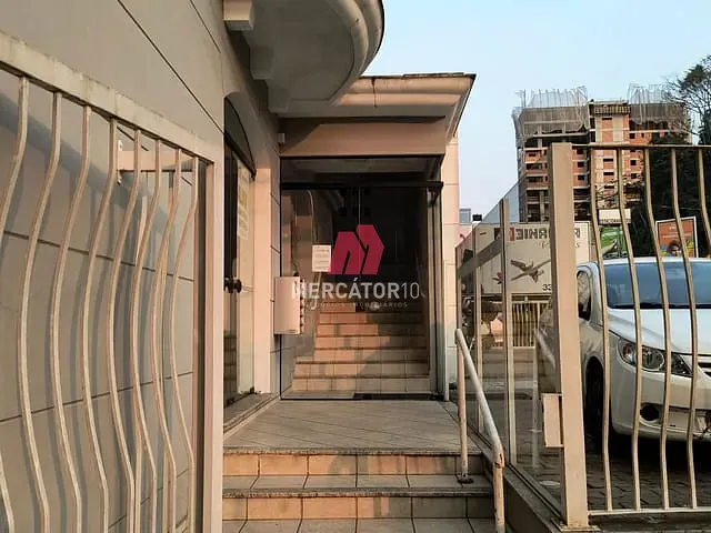 Comercial com 90m², para alugar, no bairro Centro em Blumenau