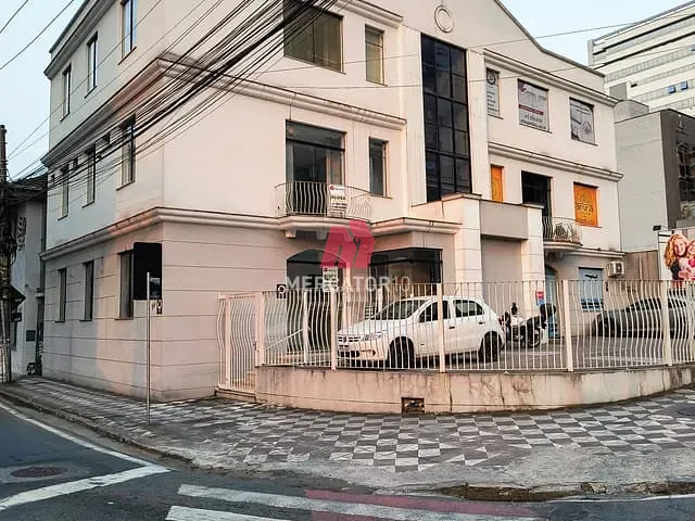 Comercial com 90m², para alugar, no bairro Centro em Blumenau