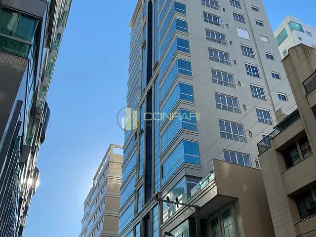Apartamento com 197m² 3 quartos e 4 banheiros, à venda, no bairro Meia Praia em Itapema