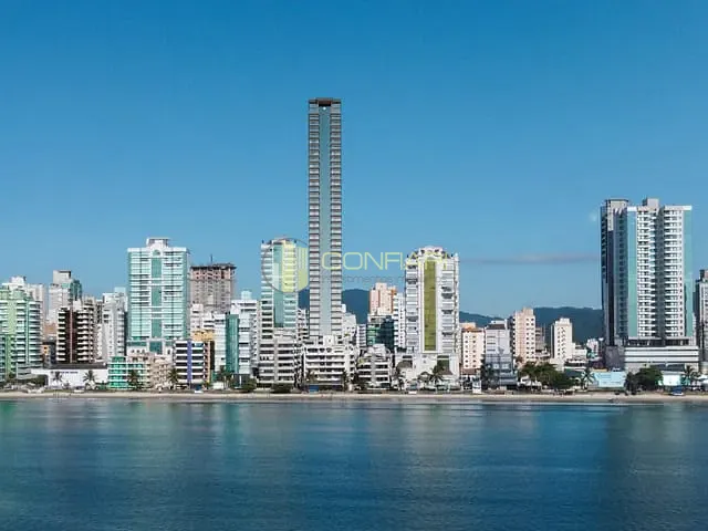 Apartamento com 245m² 4 quartos e 5 banheiros, à venda, no bairro Meia Praia em Itapema
